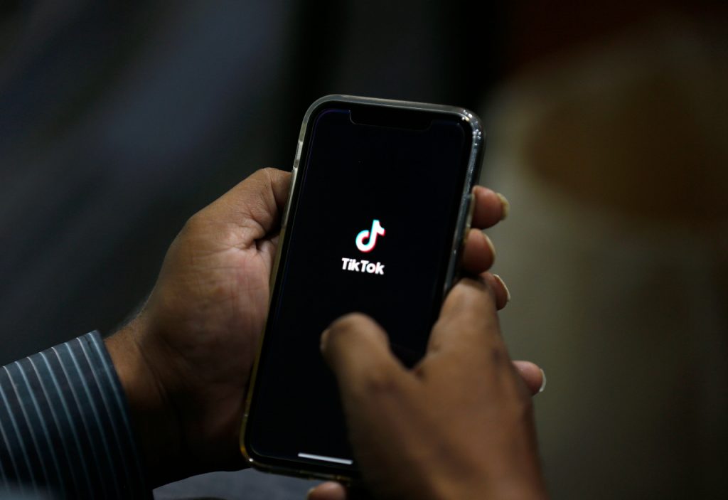 ‘Dry-scooping’ is latest TikTok trend; experts say it can be dangerous – WJW FOX 8 News Cleveland